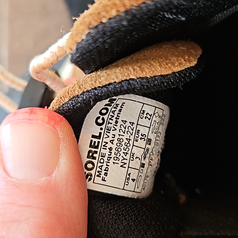 Sorel Out and About size youth 4 boots - Picture 6 of 6